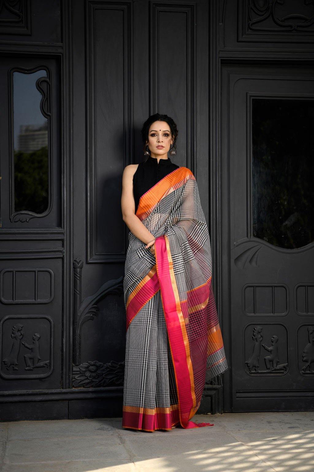 www.prashantisarees.com/cdn/shop/files/LZS5493a_3e...